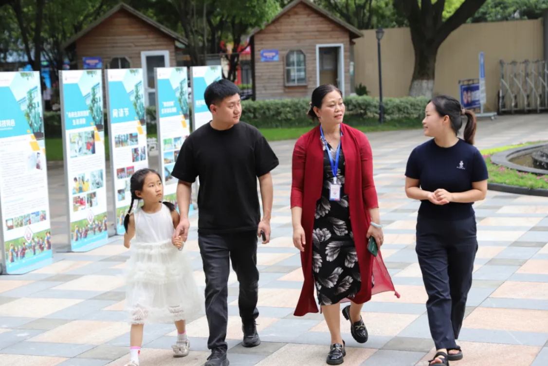 钱塘人才主题日之“钱塘优校一日游”活动走进杭实外